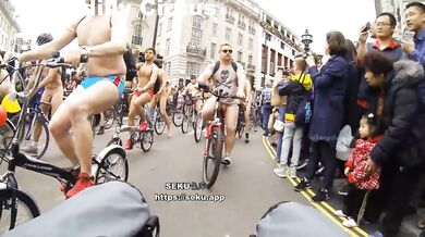 《外网破解》伦敦万人裸骑❤️惊现杭州漂亮妹子 (9)